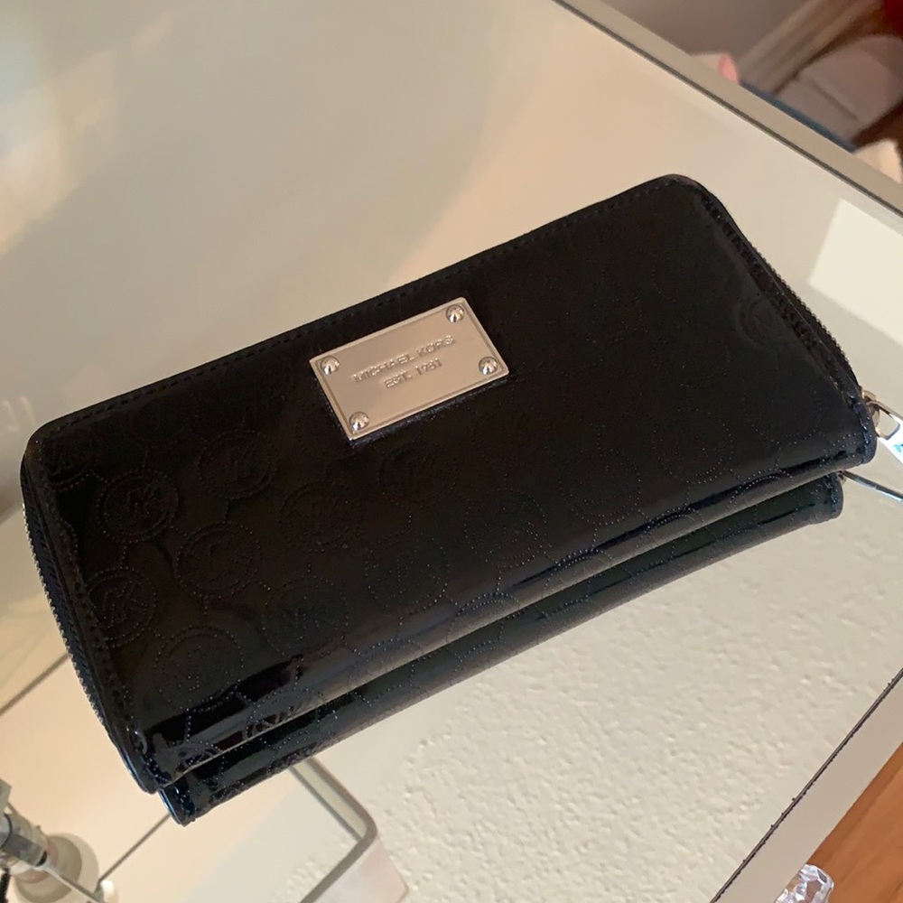 Micheal Kors wallet